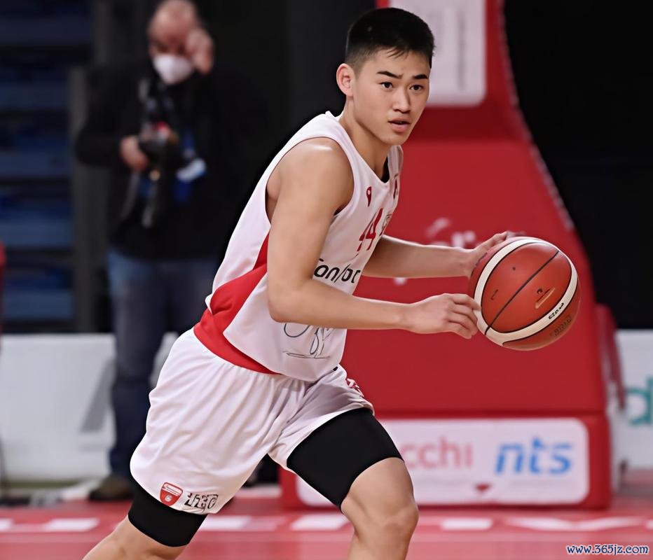 赵维伦：首次披上国家队战袍 感觉无比美妙