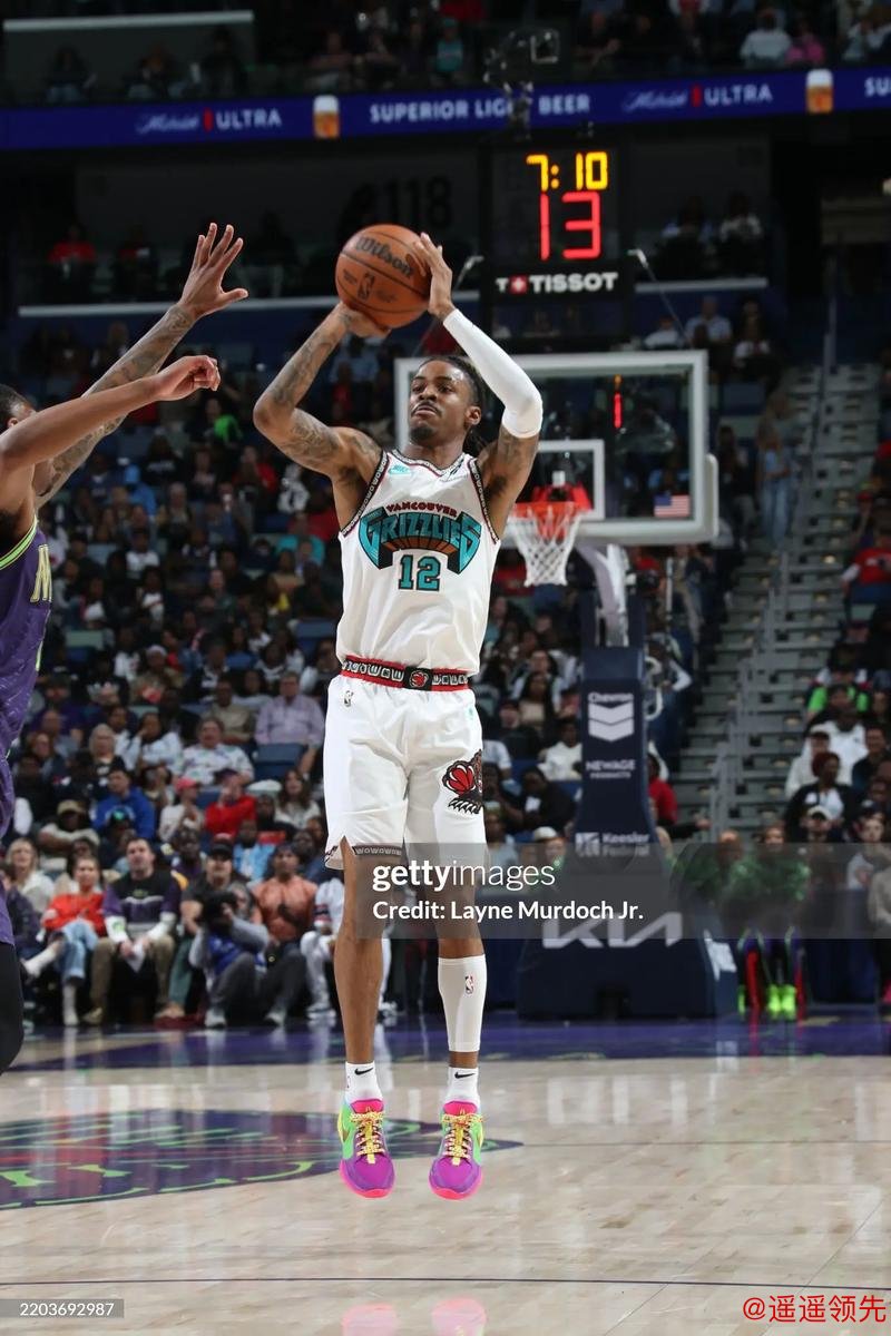 莫兰特8+10哈里斯空砍21+8 7人上双灰熊屠76人